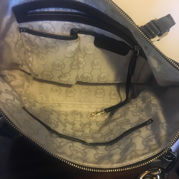 Michael Kors purse - Picture 2 of 4